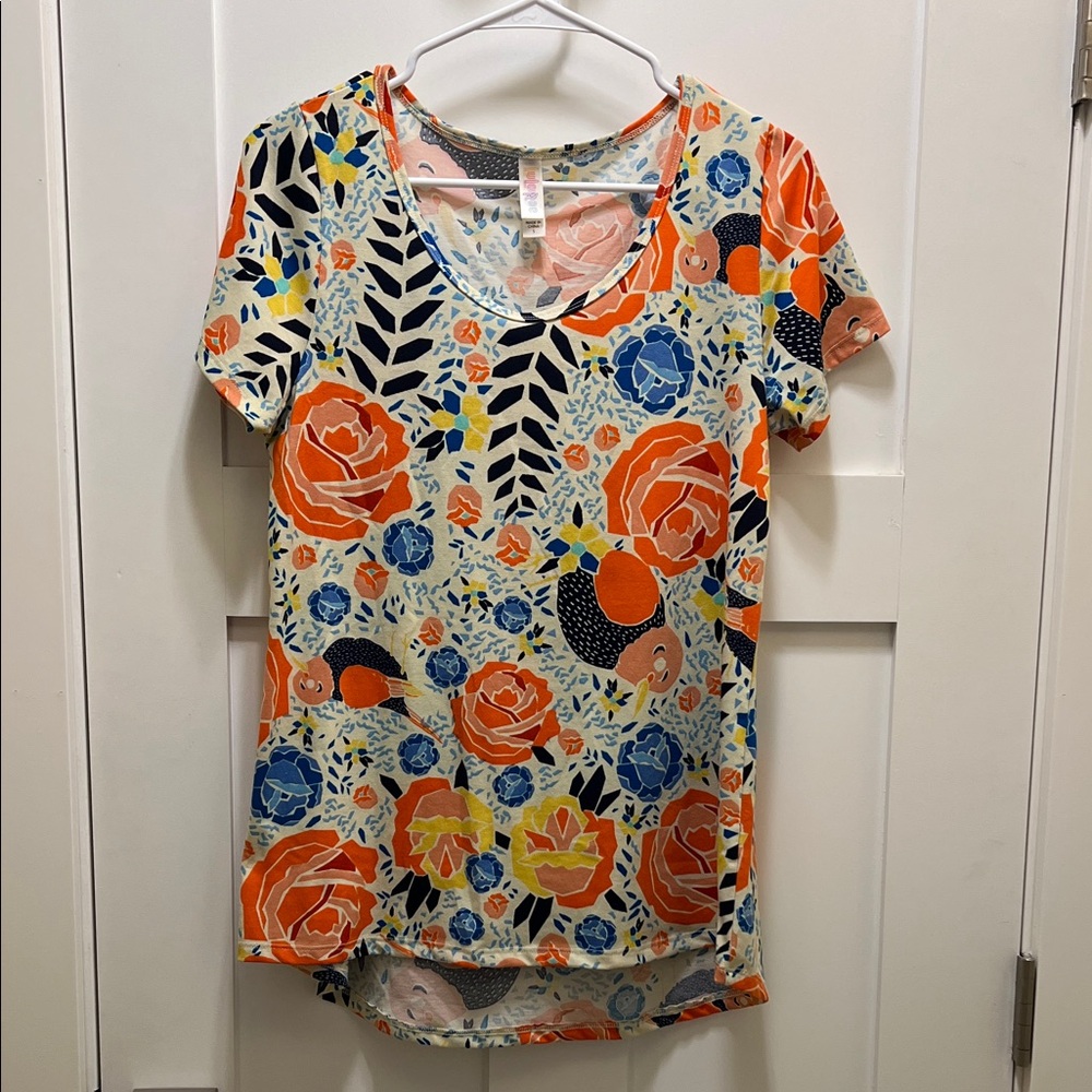 Fun LuLaRoe shirt with Floral Print- Multicolor S